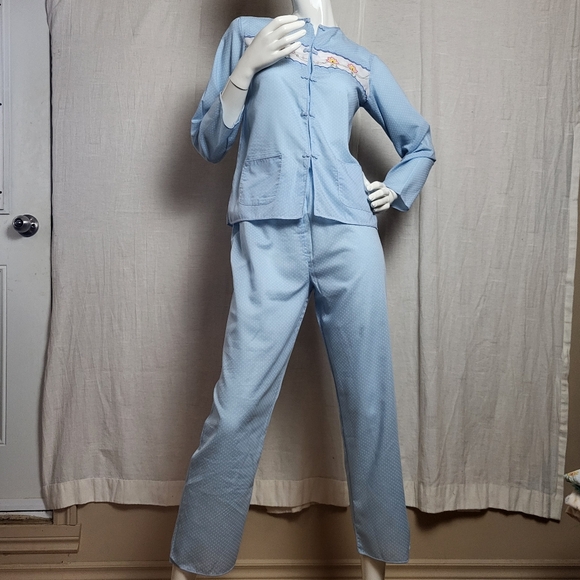 Plum Blossoms Girl's CHN16 Chinese Pajama Set Baby Blue Polka Dot Floral - Picture 2 of 16